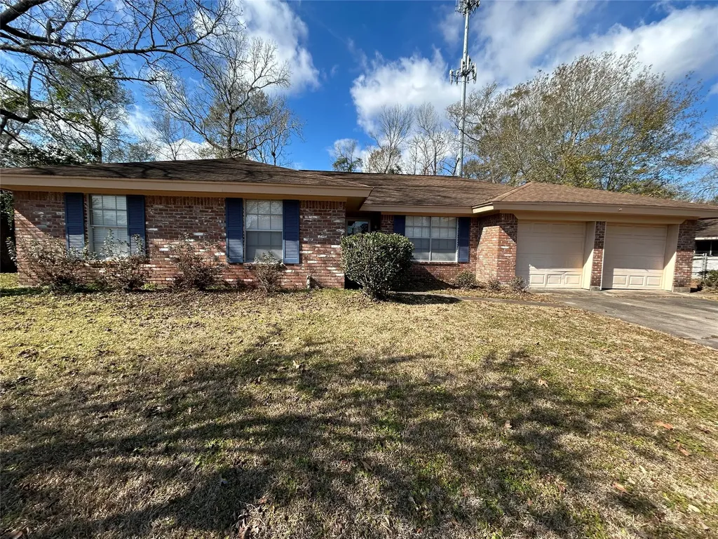 1805 King Arthur Court Pinehurst TX 77630