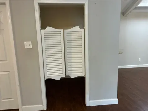 1805 King Arthur Court Pinehurst TX 77630