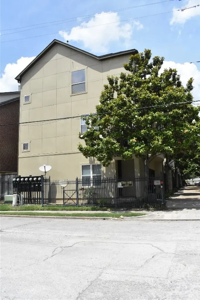 2919 Pease Street Houston TX 77003