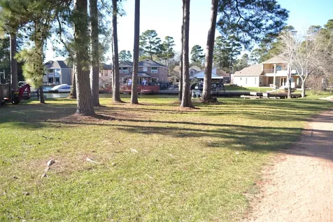 2931 & 2935 Whitman Drive Montgomery TX 77356