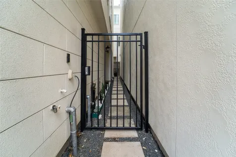 4008 Barnes Street Houston TX 77007