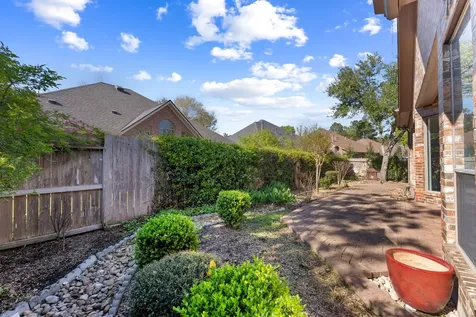 31 N Warbler Bend Circle The Woodlands TX 77382