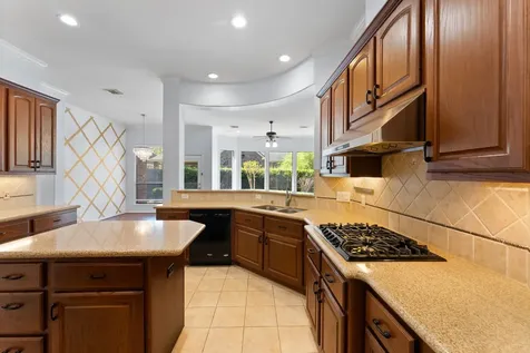 31 N Warbler Bend Circle The Woodlands TX 77382