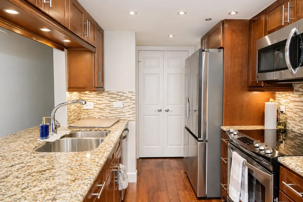 3525 Sage Road 904 Houston TX 77056