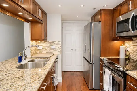 3525 Sage Road 904 Houston TX 77056