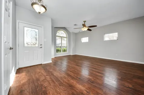 1945 Dorothy Lane Sealy TX 77474