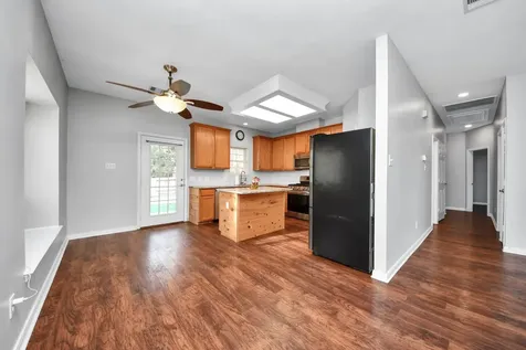1945 Dorothy Lane Sealy TX 77474