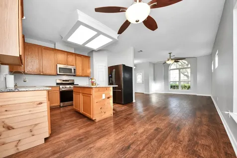 1945 Dorothy Lane Sealy TX 77474
