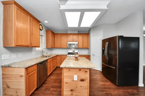 1945 Dorothy Lane Sealy TX 77474