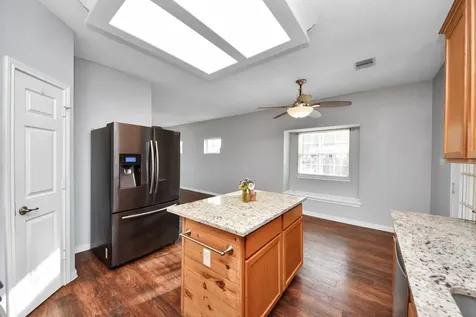 1945 Dorothy Lane Sealy TX 77474