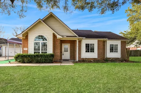 1945 Dorothy Lane Sealy TX 77474