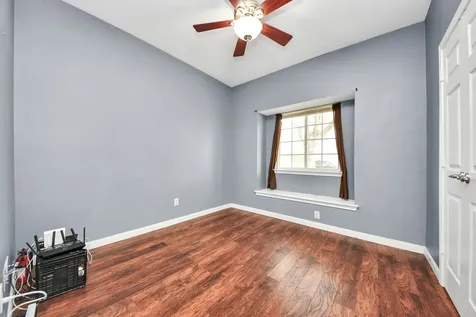 1945 Dorothy Lane Sealy TX 77474
