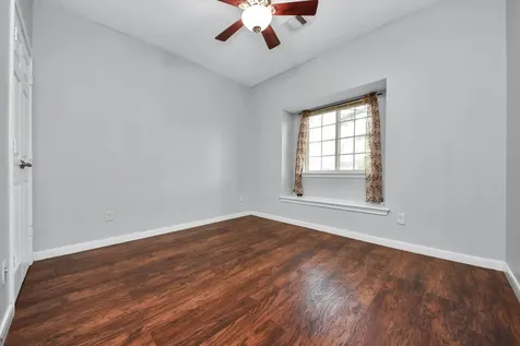 1945 Dorothy Lane Sealy TX 77474