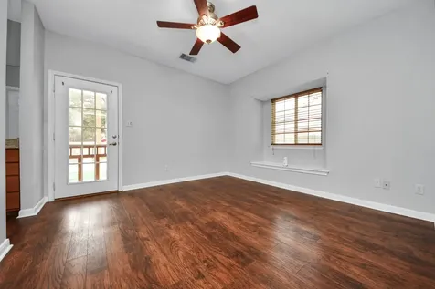 1945 Dorothy Lane Sealy TX 77474