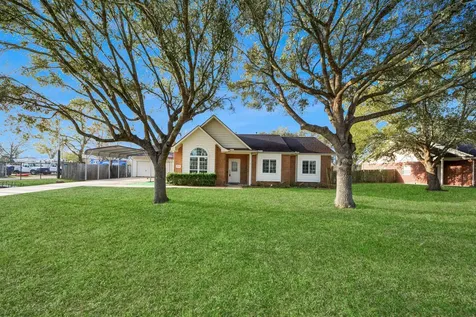 1945 Dorothy Lane Sealy TX 77474