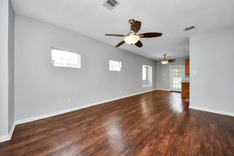 1945 Dorothy Lane Sealy TX 77474