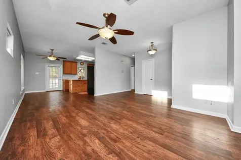 1945 Dorothy Lane Sealy TX 77474