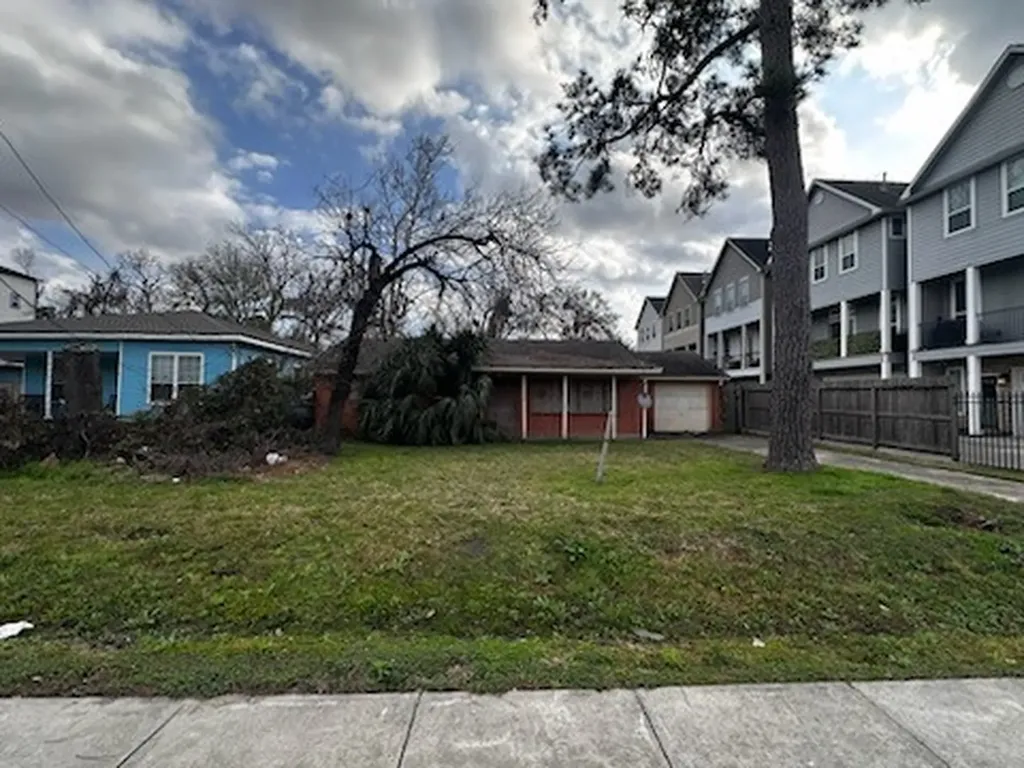 1240 W 26th Street Houston TX 77008