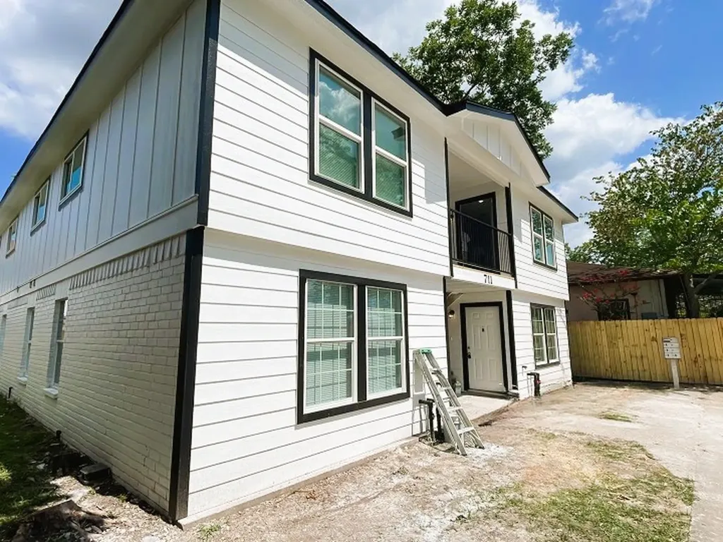 711 S Houston Avenue C Humble TX 77338