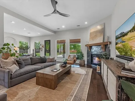 720 Mountain View Drive Montgomery TX 77356