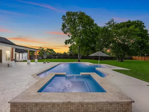720 Mountain View Drive Montgomery TX 77356