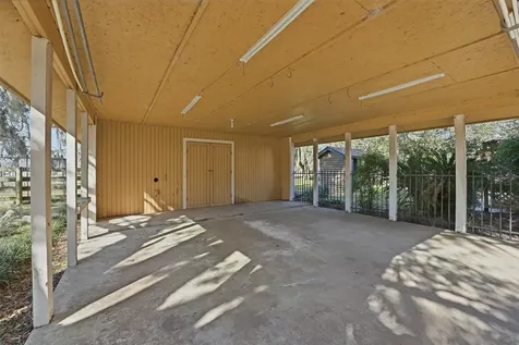 5610 County Road 823 West Columbia TX 77486