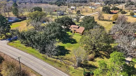 5610 County Road 823 West Columbia TX 77486