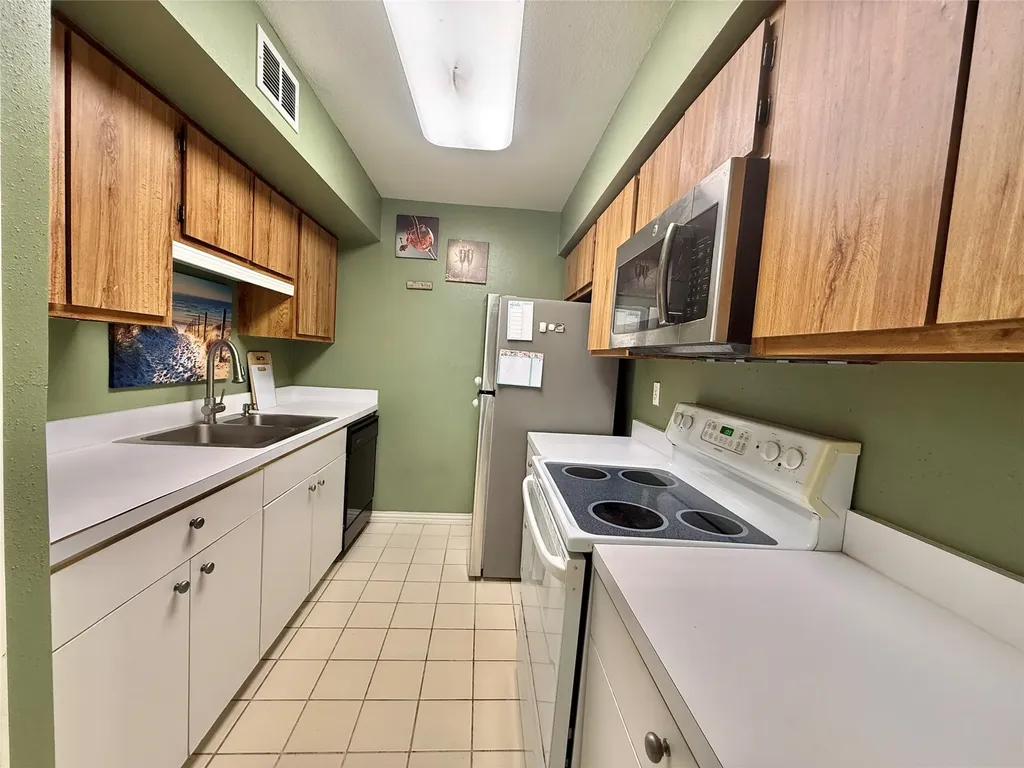 3220 69th Street D3 Galveston TX 77551