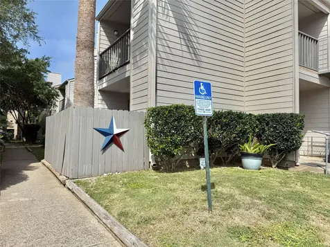 3220 69th Street D3 Galveston TX 77551
