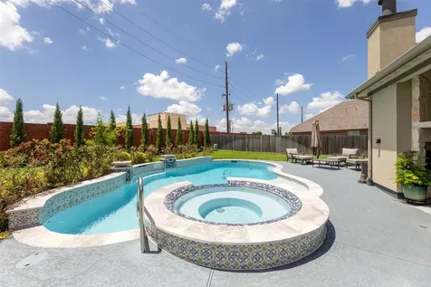 99 Zenith Lane Sugar Land TX 77498