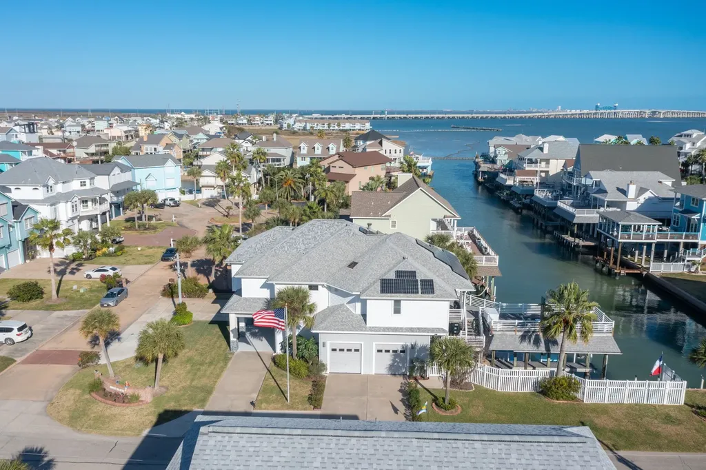 923 Short Reach Drive Tiki Island TX 77554