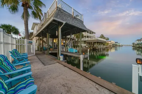 923 Short Reach Drive Tiki Island TX 77554