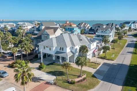 923 Short Reach Drive Tiki Island TX 77554