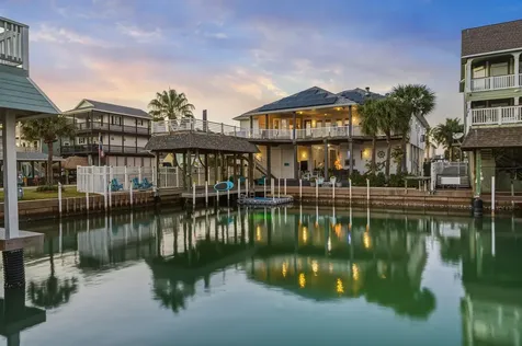 923 Short Reach Drive Tiki Island TX 77554