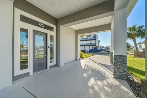 923 Short Reach Drive Tiki Island TX 77554