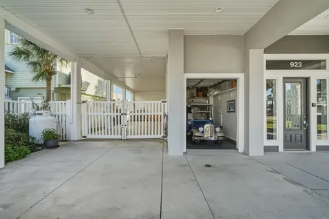 923 Short Reach Drive Tiki Island TX 77554