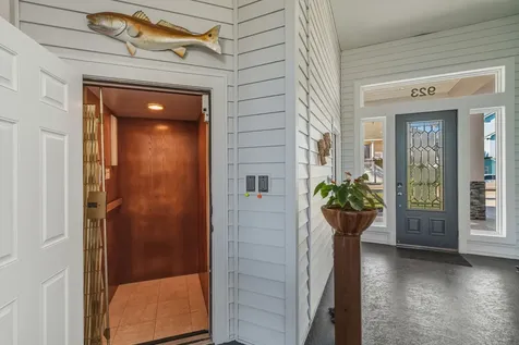 923 Short Reach Drive Tiki Island TX 77554
