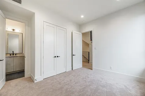 1104 W 9th Street Houston TX 77007