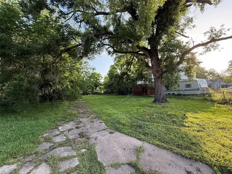 5307 Willow Glen Drive Houston TX 77033