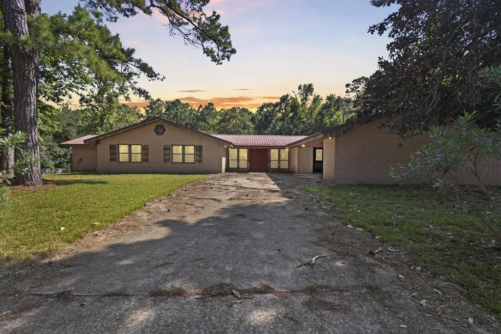 303 W Stringer Street Kirbyville TX 75956