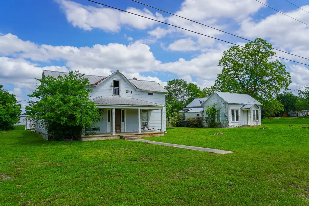 509 S Saint Andrews Street Weimar TX 78962