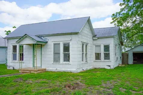 509 S Saint Andrews Street Weimar TX 78962