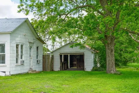509 S Saint Andrews Street Weimar TX 78962