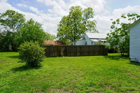 509 S Saint Andrews Street Weimar TX 78962