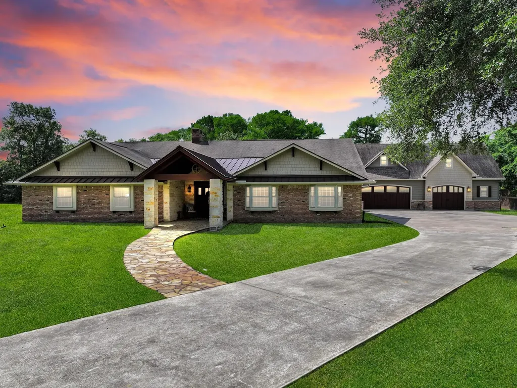 3125 W Park Avenue Pinehurst TX 77630