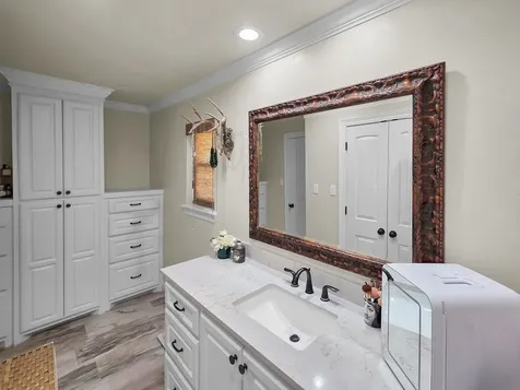 3125 W Park Avenue Pinehurst TX 77630