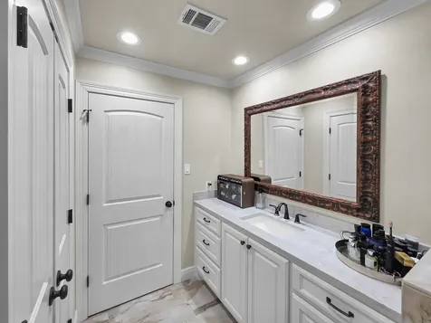 3125 W Park Avenue Pinehurst TX 77630