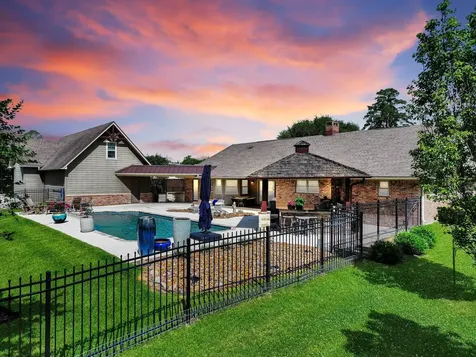 3125 W Park Avenue Pinehurst TX 77630