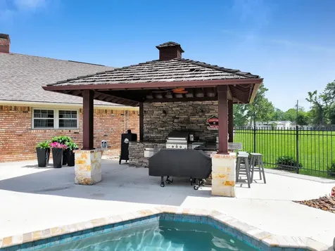 3125 W Park Avenue Pinehurst TX 77630