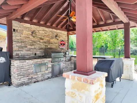 3125 W Park Avenue Pinehurst TX 77630